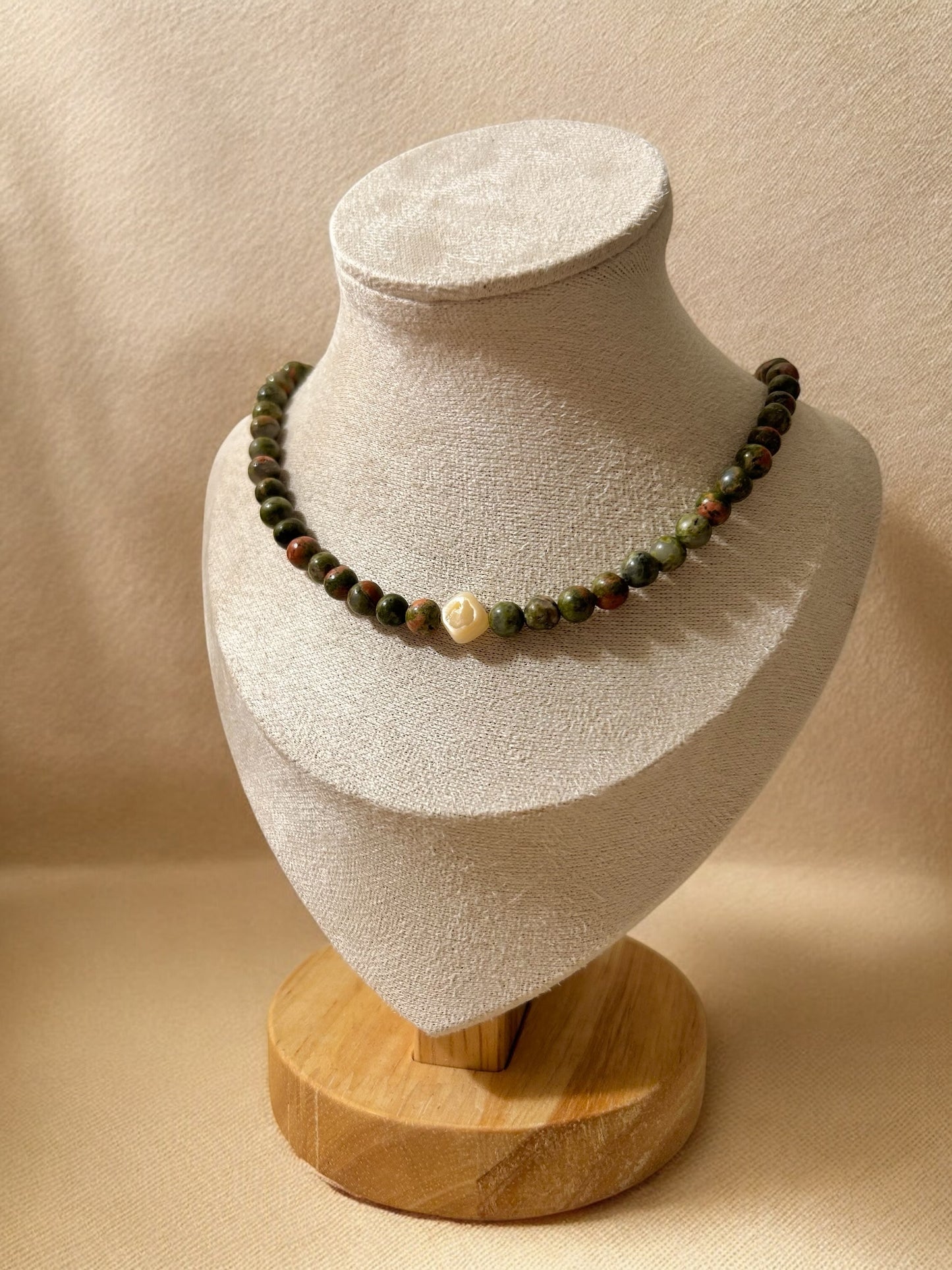 Collar de Unakita