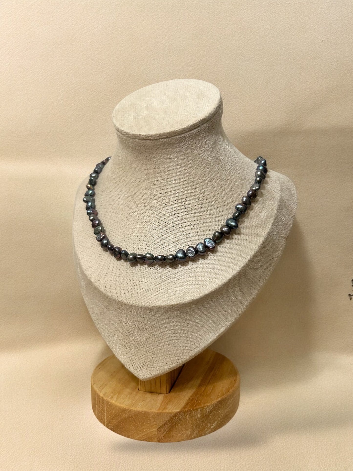 Collar de perla cultivada azul