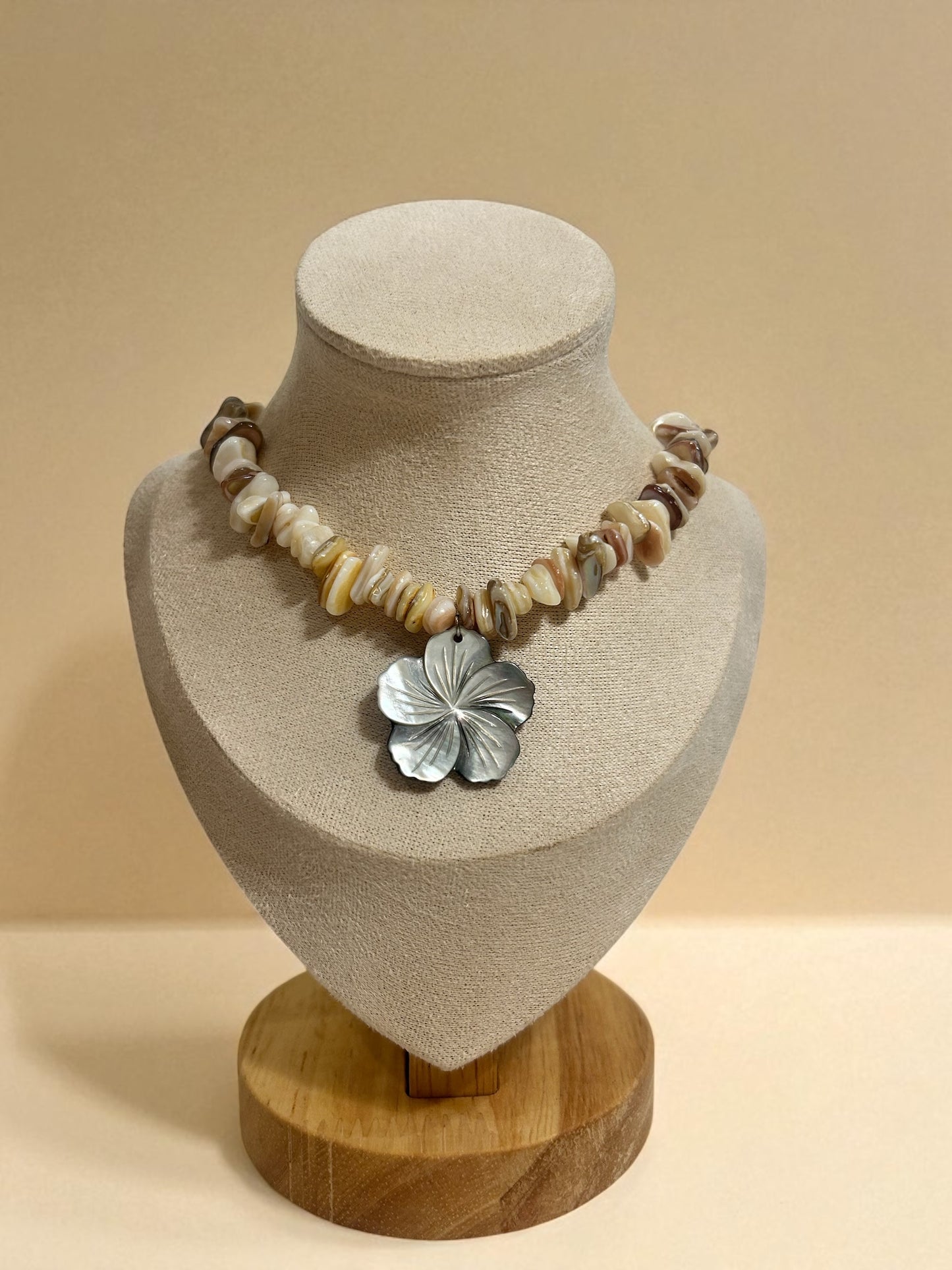 Collar tropical de perla madre